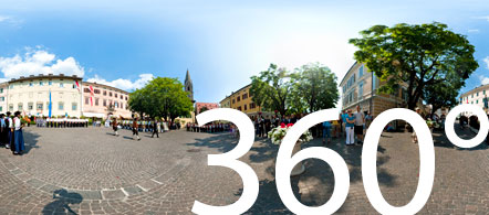 Fronleichnam leitet die Vorbereitungen für die HErz Jesu Feuer ein. Hier der Traminer Hauptplatz nach der Fronleichnam Prozession.