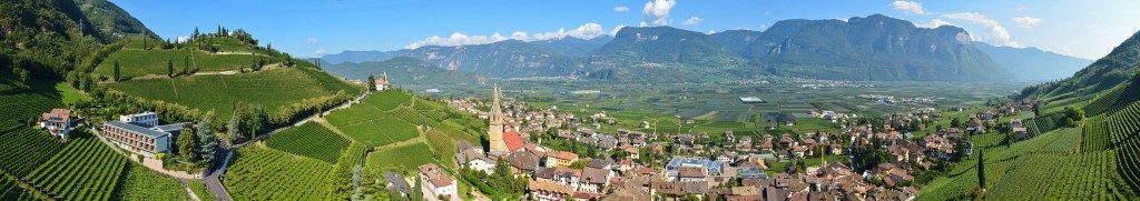 Luftbild Tramin vom Kastelatz Weinberg bis nach Rungg