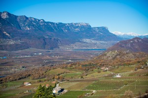 Bahntrasse Montan mit Blick zum Kalterer See