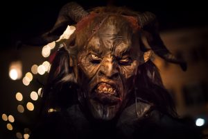 Furchterregender Krampus mit Ziegenbockhörner