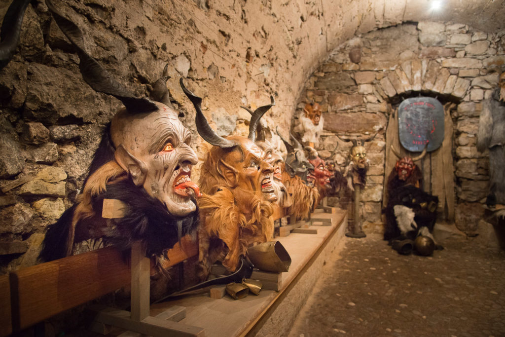 Krampusmaske - Die Südtiroler und das Alpenland Südtirol